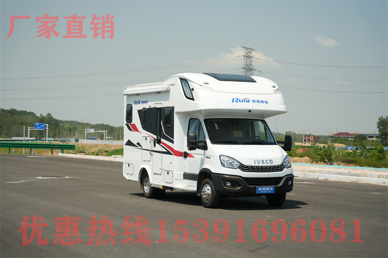 奔馳四驅b型房車 上下可拓展的奔馳房車首次亮相!全車智能化控制,住4人也很寬敞