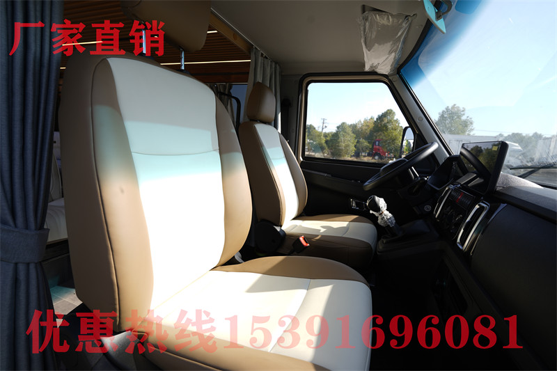 18米大型拖掛房車(chē)